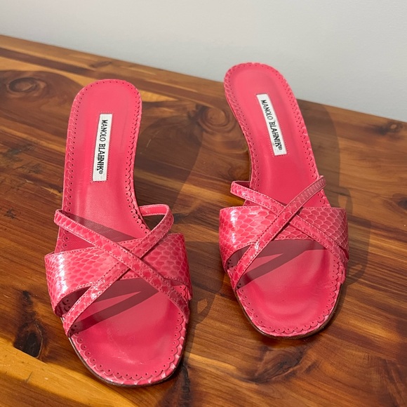 Vintage Y2K Manolo Blahnik pink snakeskin mule sandals- never worn!